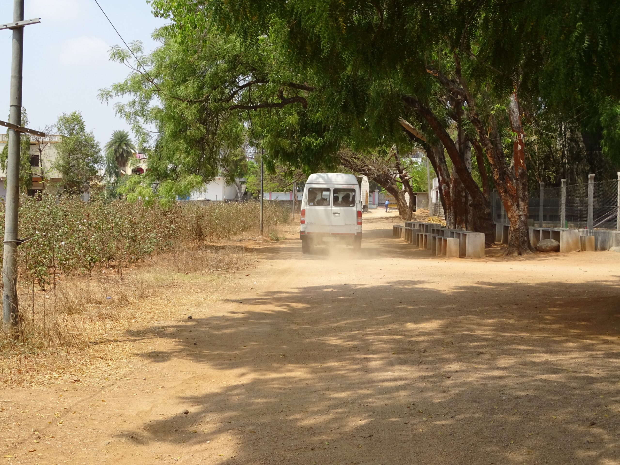 Schoolbus in India onderweg naar nieuwe kansen