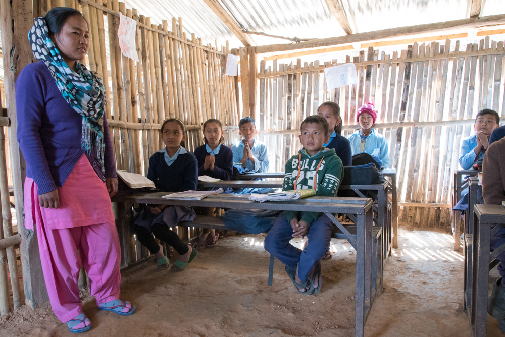 Tijdelijke klaslokalen in Tanglichok, Nepal
