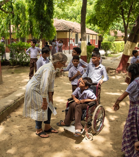 Sangeeta biedt onderwijs en zorg aan kinderen met en zonder handicap